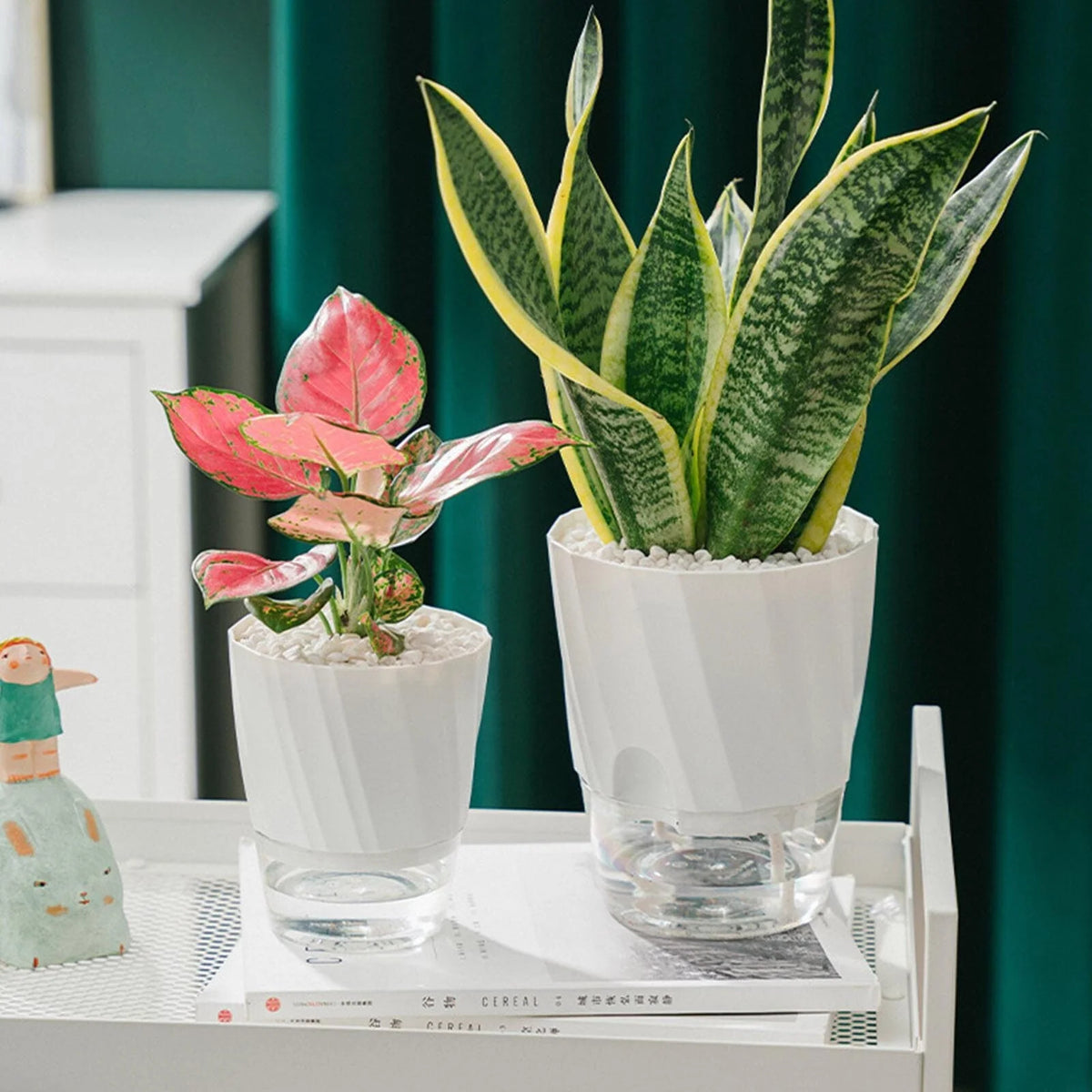 Planter Self-Watering With Built-In Reservoir