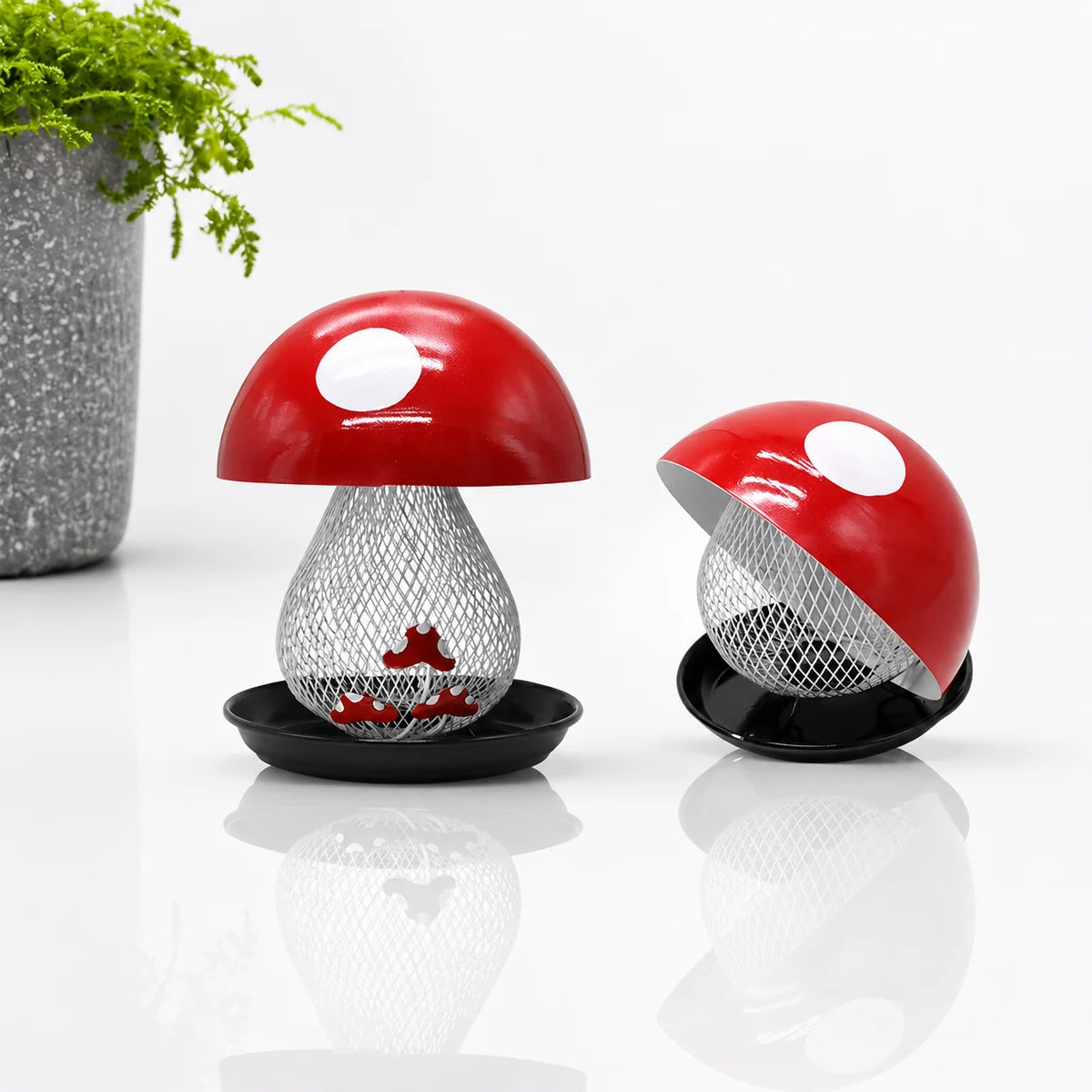 Bird Feeder Mushroom-Shaped Mesh Silo With Feeding Tray