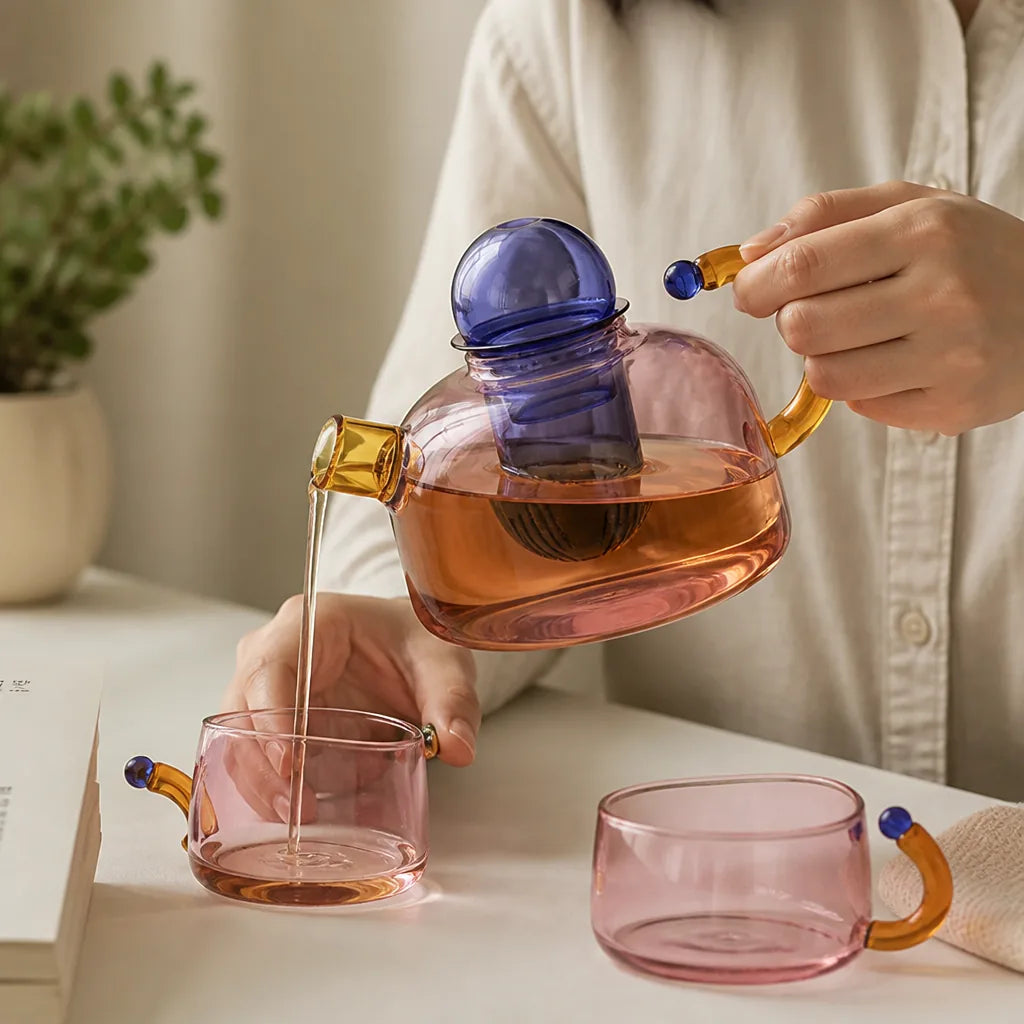Borosilicate Teapot and Cups with Integrated Filter