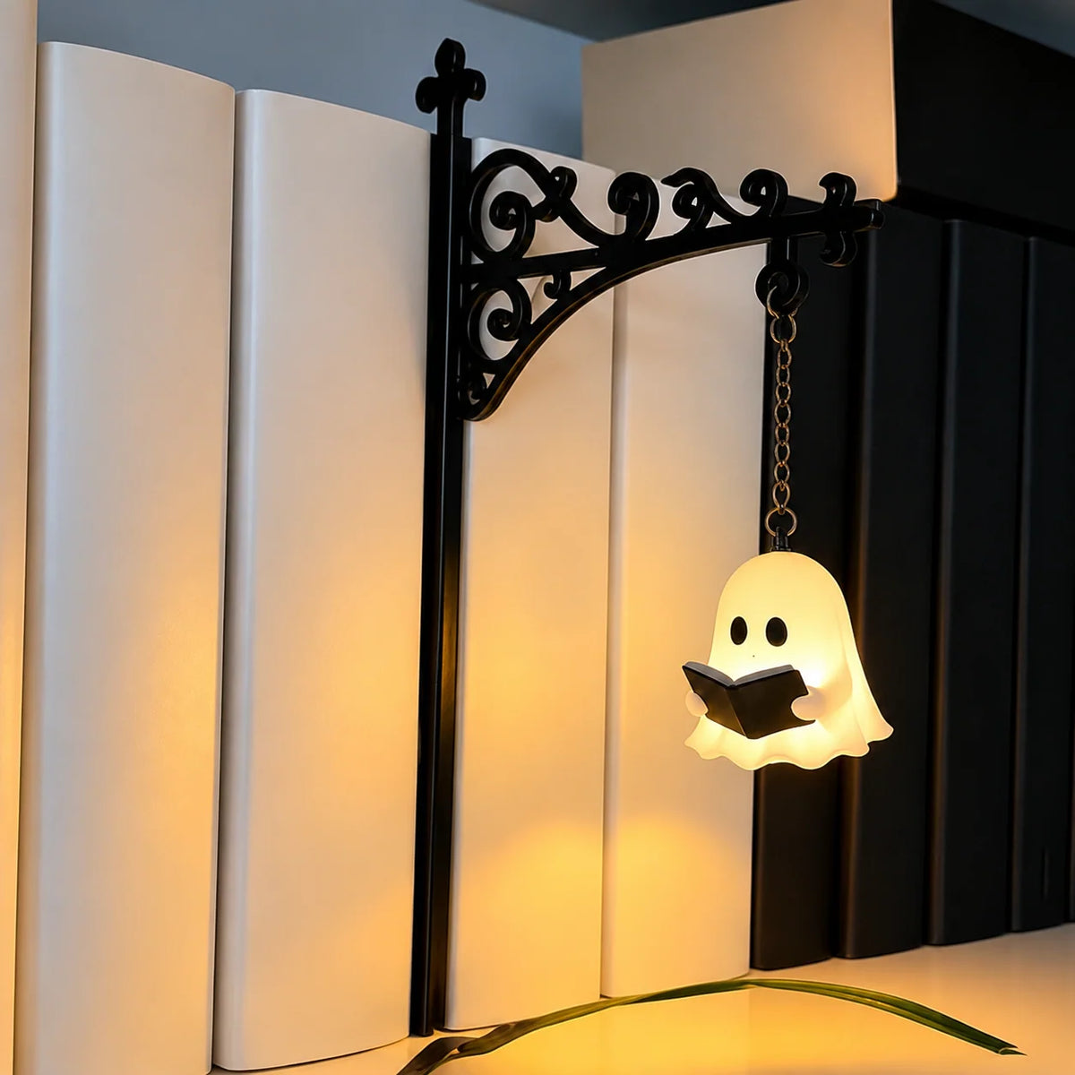 Decorative Light Ghost Shape Warm White Cordless	Button-Battery Powered