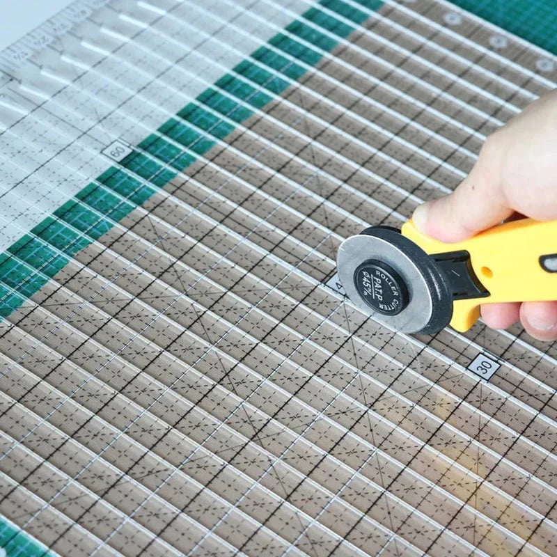 Fabric Cutter Integrated Clamp Cuts Up to 6 Layers