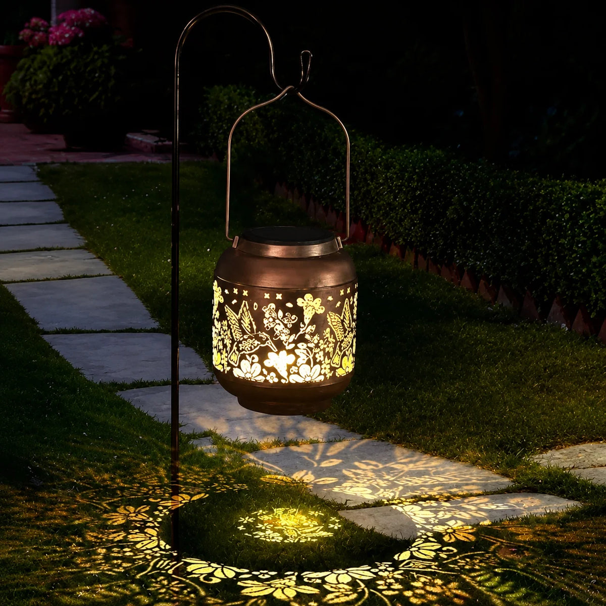 Garden Lantern Solar-Powered IP55 Weather-Resistant Metal Dusk-To-Dawn Light