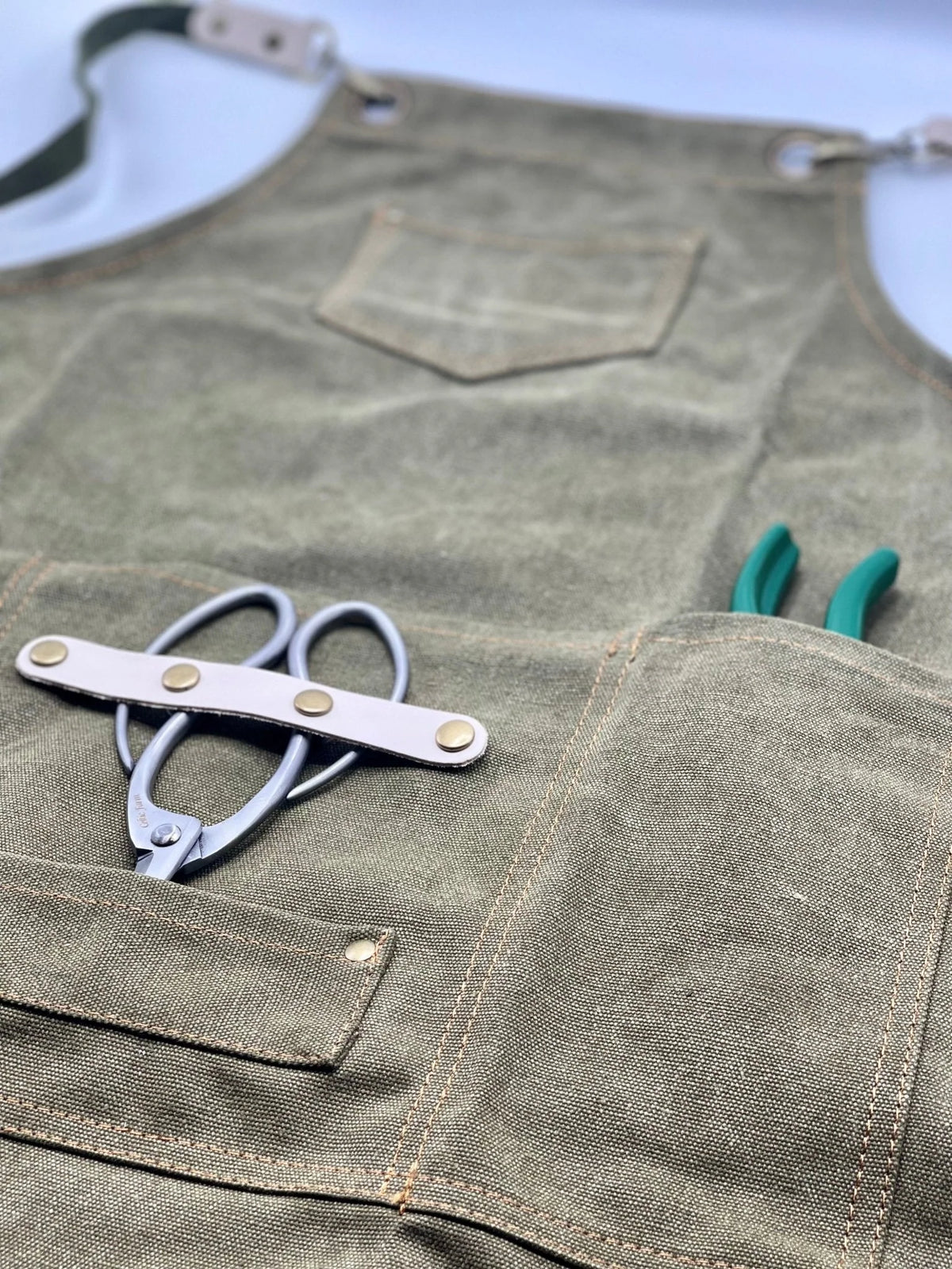 Gardening Apron Waxed Cotton Canvas Cross-Strap Multiple Pockets