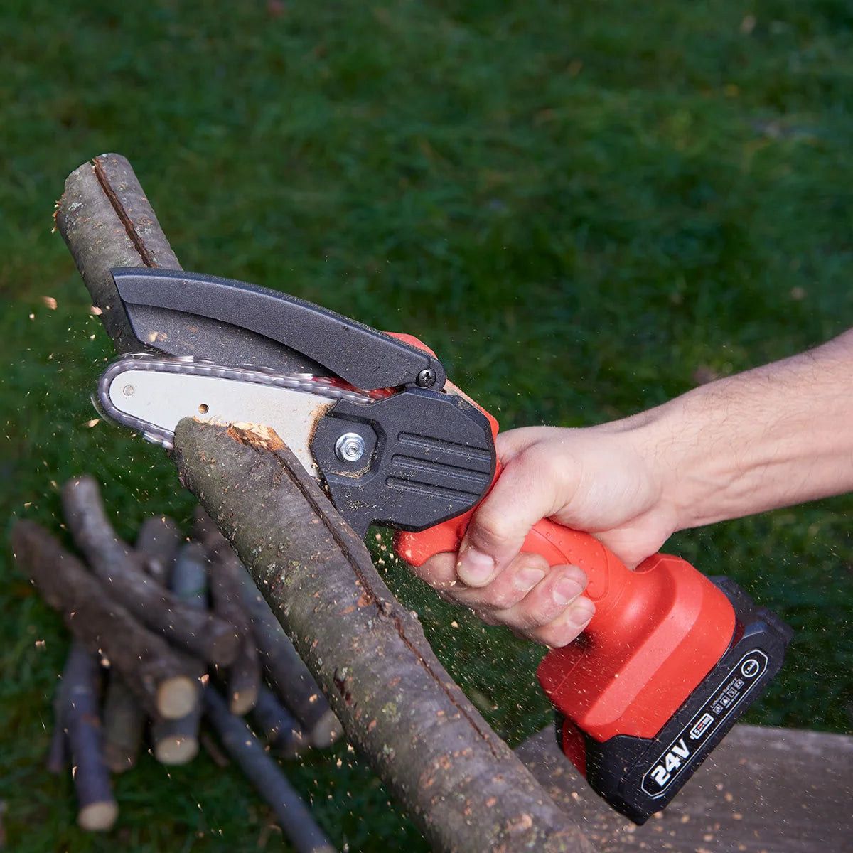 Mini Chainsaw Cordless Lightweight With 2 Extra Chains