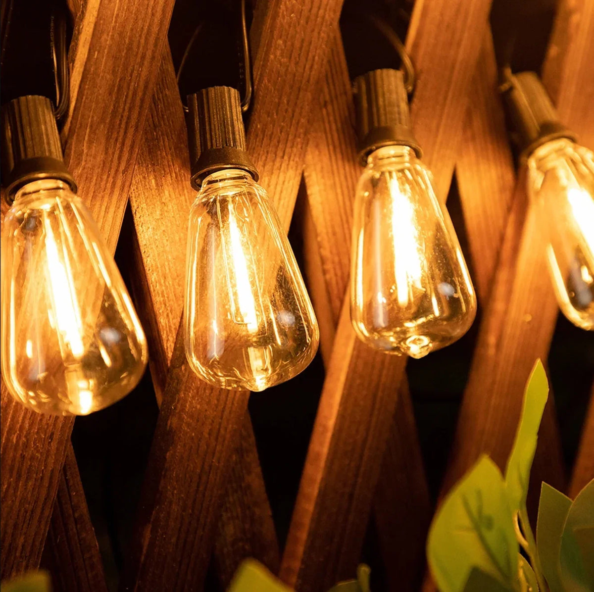 Outdoor String Lights Solar-Powered Weather-Resistant 10 Shatter-Resistant Bulbs