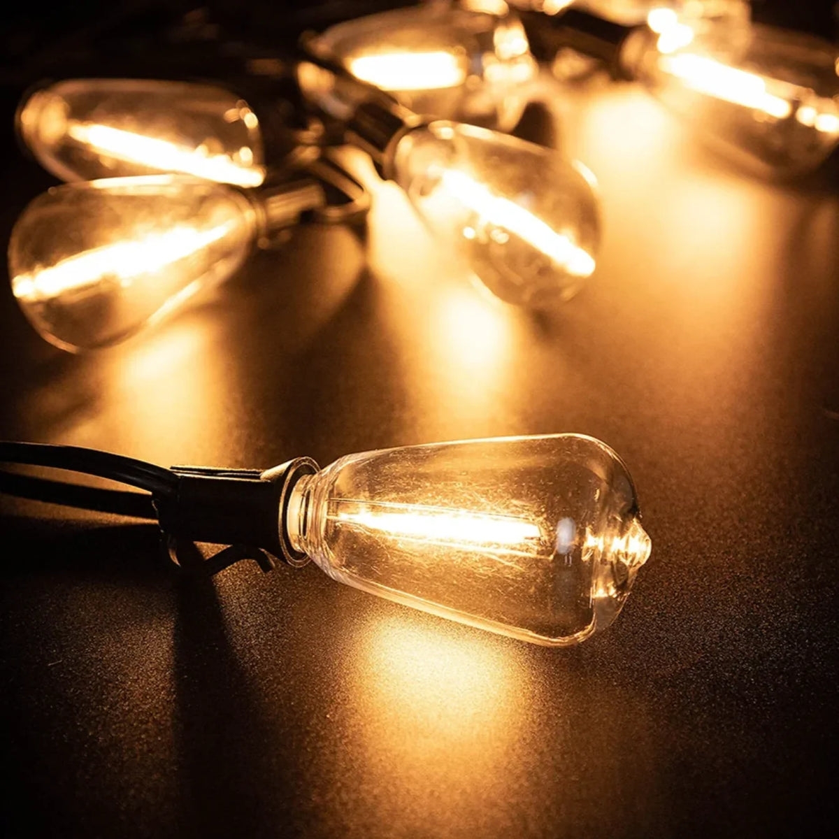 Outdoor String Lights Solar-Powered Weather-Resistant 10 Shatter-Resistant Bulbs